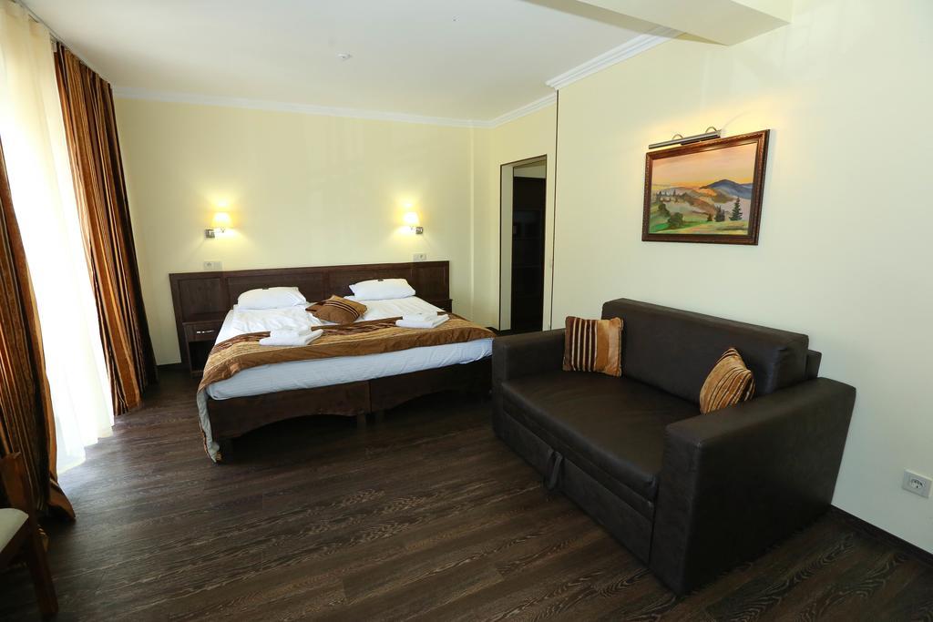 Home Hotel Bukovel Eksteriør billede